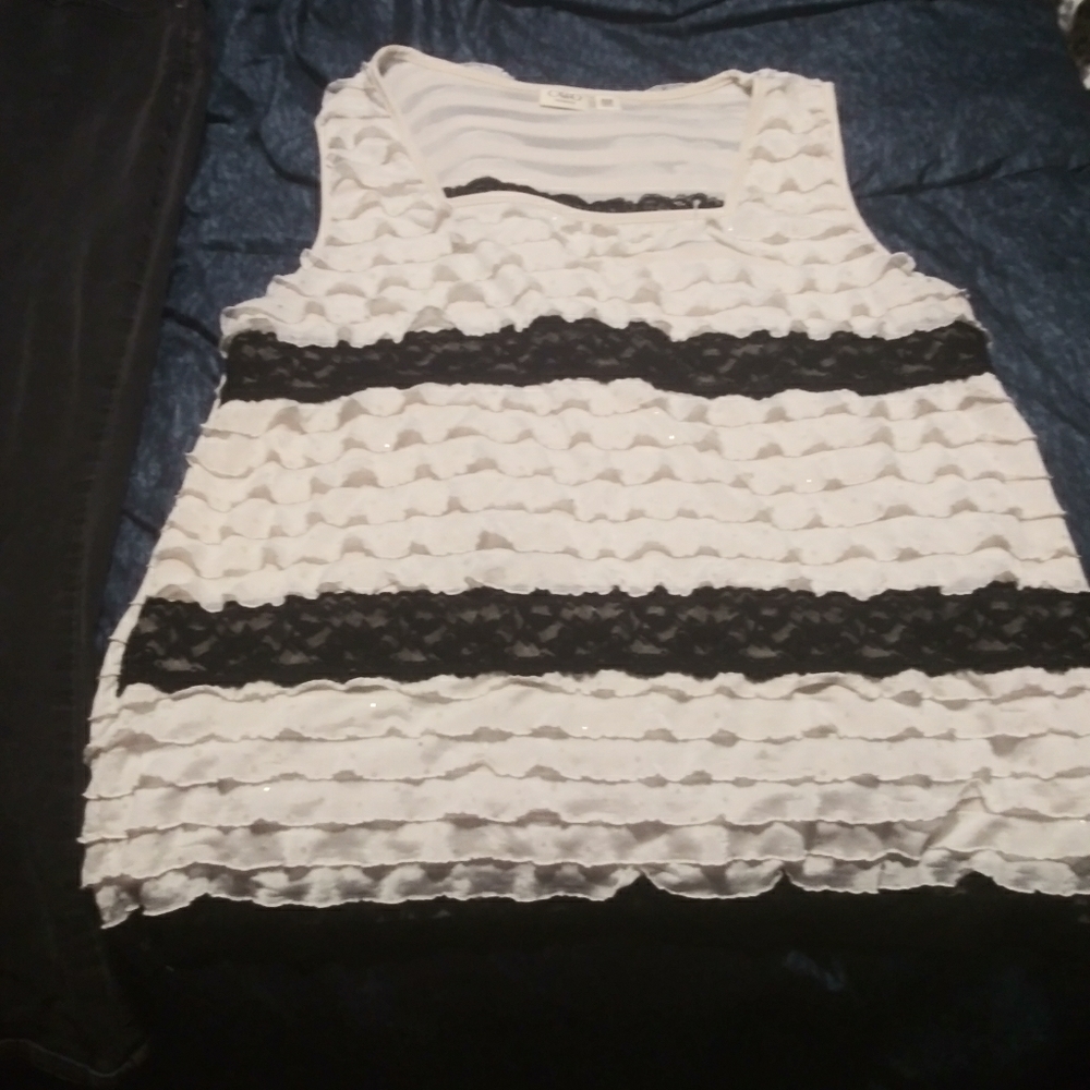 Sleeveless dress shirt